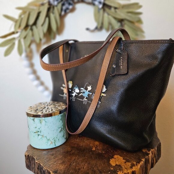 Coach x Peanuts Snoopy Tote Black Leather Ice Skating City Zip Bag - Picture 5 of 13